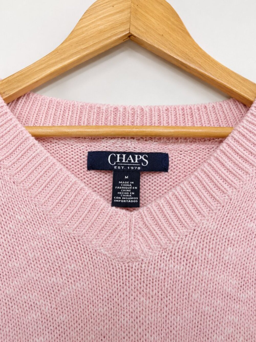 Chaps Women’s Pink V-Neck Knit Sweater Medium - Picture 3 of 7